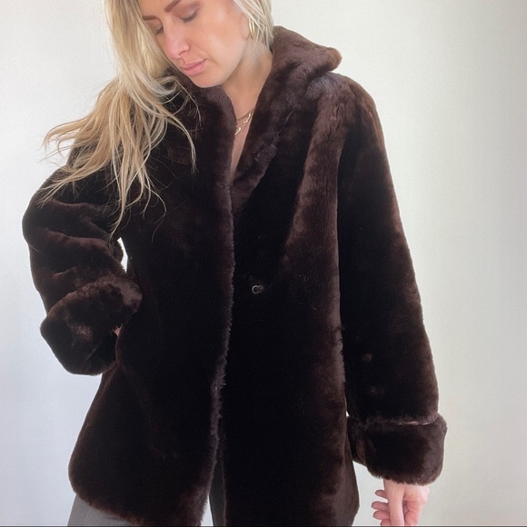 Vintage Brown Mob Wife Aesthetic Faux Fur Coat Size Medium to Large - Picture 16 of 16